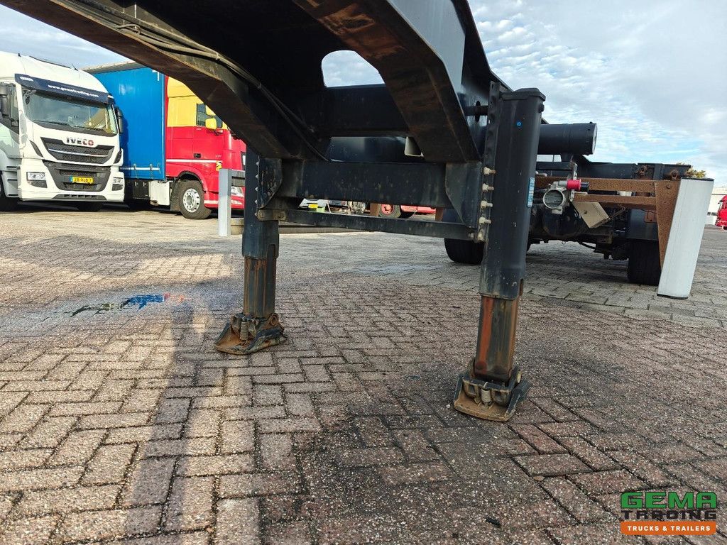 Renders ROC 12.27 CC 3-Axle MB - Disc Brakes - Rear Slider - 20/40FT - 5270KG