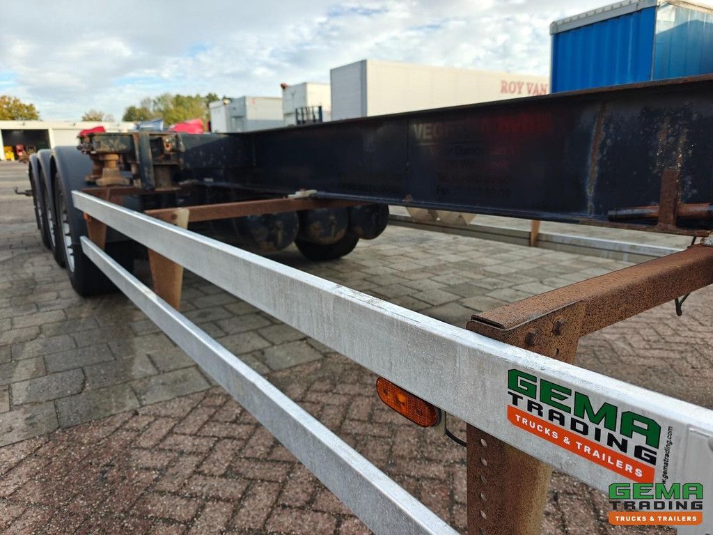 Renders ROC 12.27 CC 3-Axle MB - Disc Brakes - Rear Slider - 20/40FT - 5270KG