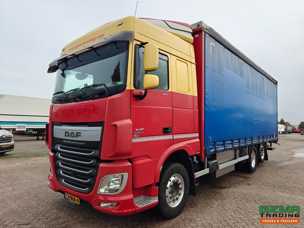 DAF XF 440 FAR 6x2 SpaceCab Euro6A - Curtainside Sliding/Roof 8.1m - Tail lift 2000KG - Towing hitch - SmartTacho V2