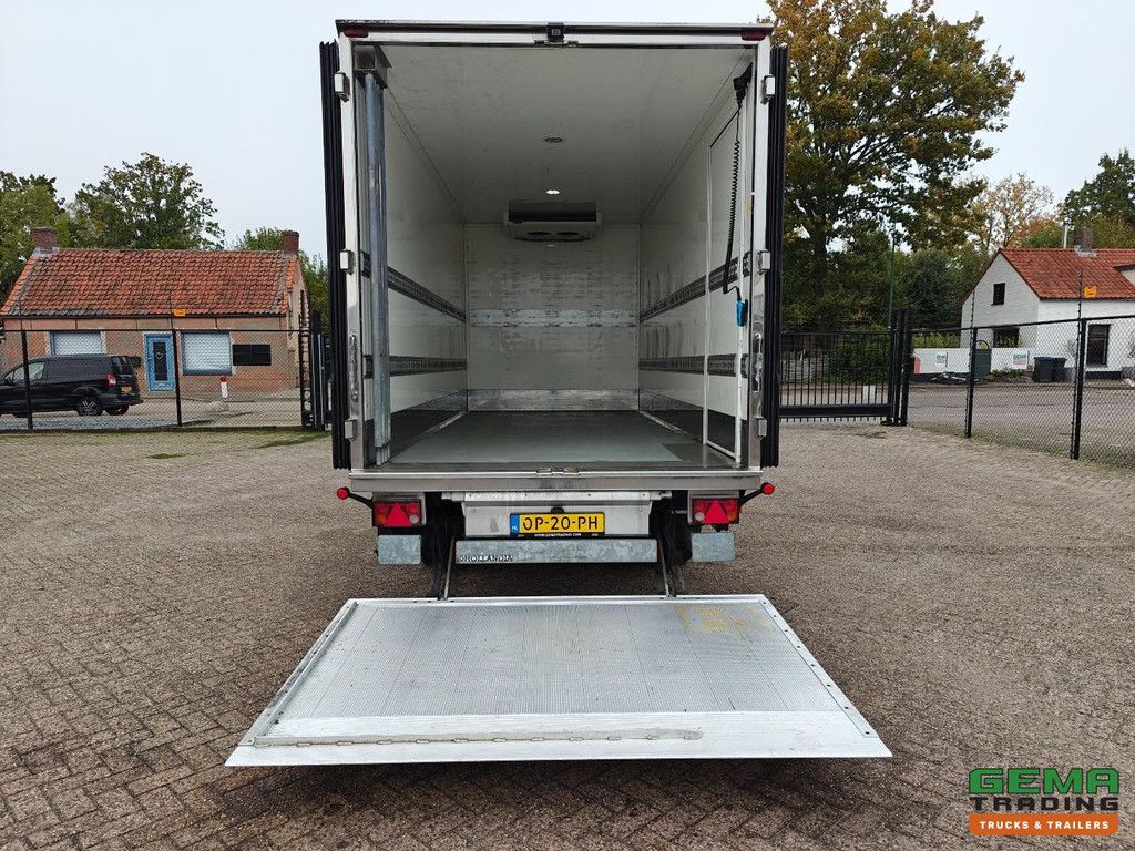 Volkswagen CRAFTER Clixtar Day Cab Euro6A - Refrigerated/Freezer Box 5.25m - Carrier Viento 350 - Tail Lift 750KG