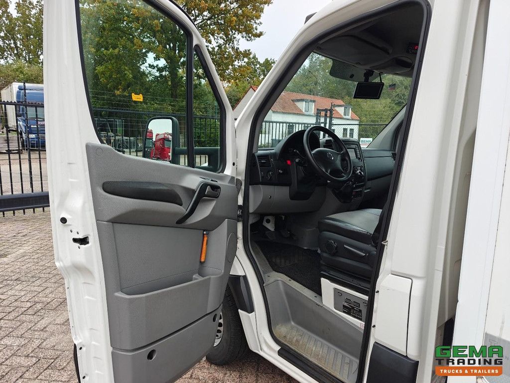 Volkswagen CRAFTER Clixtar Day Cab Euro6A - Refrigerated/Freezer Box 5.25m - Carrier Viento 350 - Tail Lift 750KG