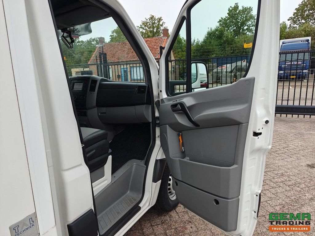 Volkswagen CRAFTER Clixtar Day Cab Euro6A - Refrigerated/Freezer Box 5.25m - Carrier Viento 350 - Tail Lift 750KG