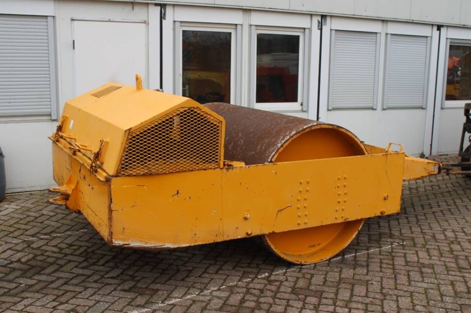 Dynapac CH 47, year of construction 2002 Vibrating Beam - Padfoot ...