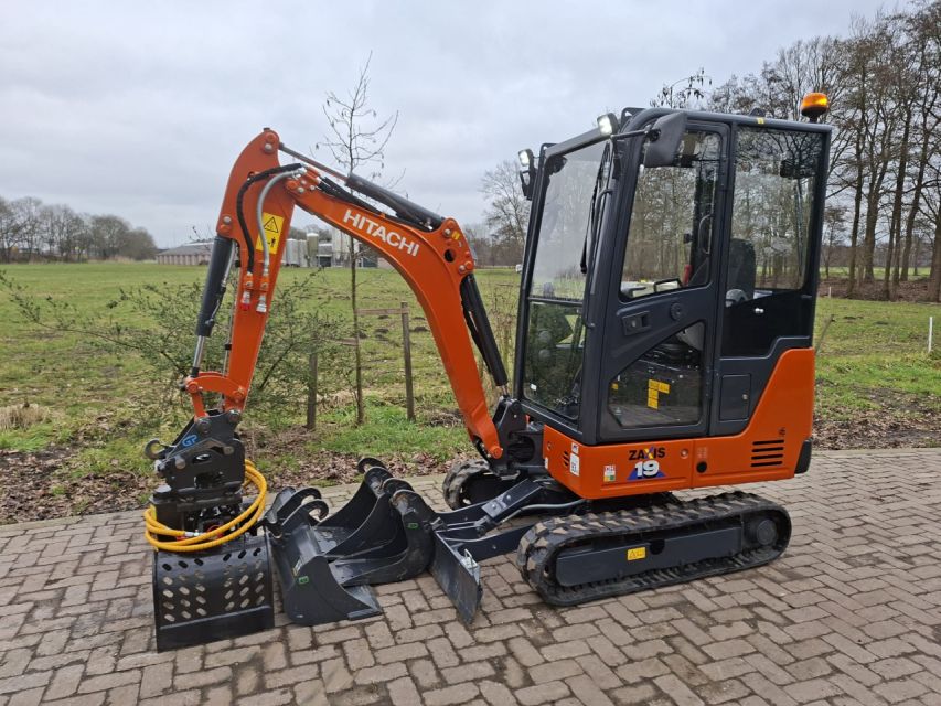 Hitachi ZX19-6 CR | bj2025 | 76 uur | 3 bakken en grijper